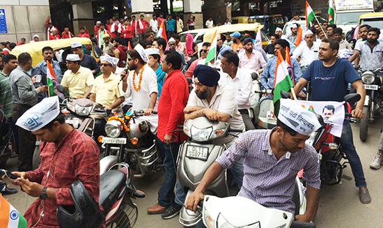 आप की पूर्वी दिल्ली लोक सभा प्रभारी आतिशी और  जंगपुरा के विधायक प्रवीण कुमार ने स्वतंत्रता दिवस के अवसर पर निकाली बाइक रैली।