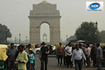 Tourists continues visiting India gate in heavy air pollution